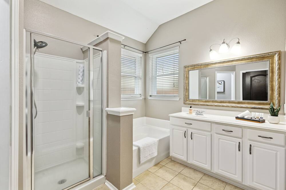 Photo of Bathroom in Lantana