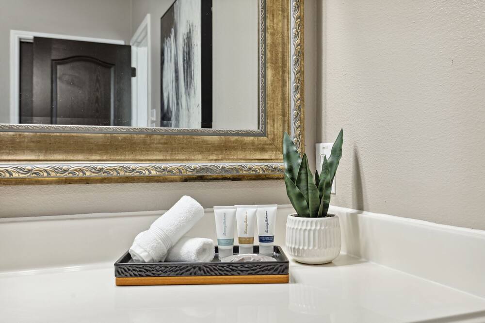 Photo of Bathroom in Lantana