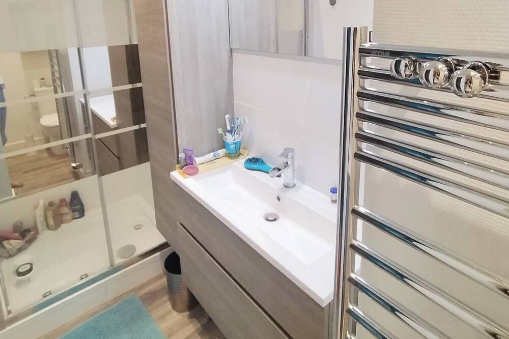 Photo of Bathroom in Bollee