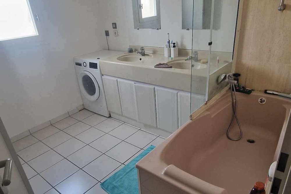 Photo of Bathroom in Arnage