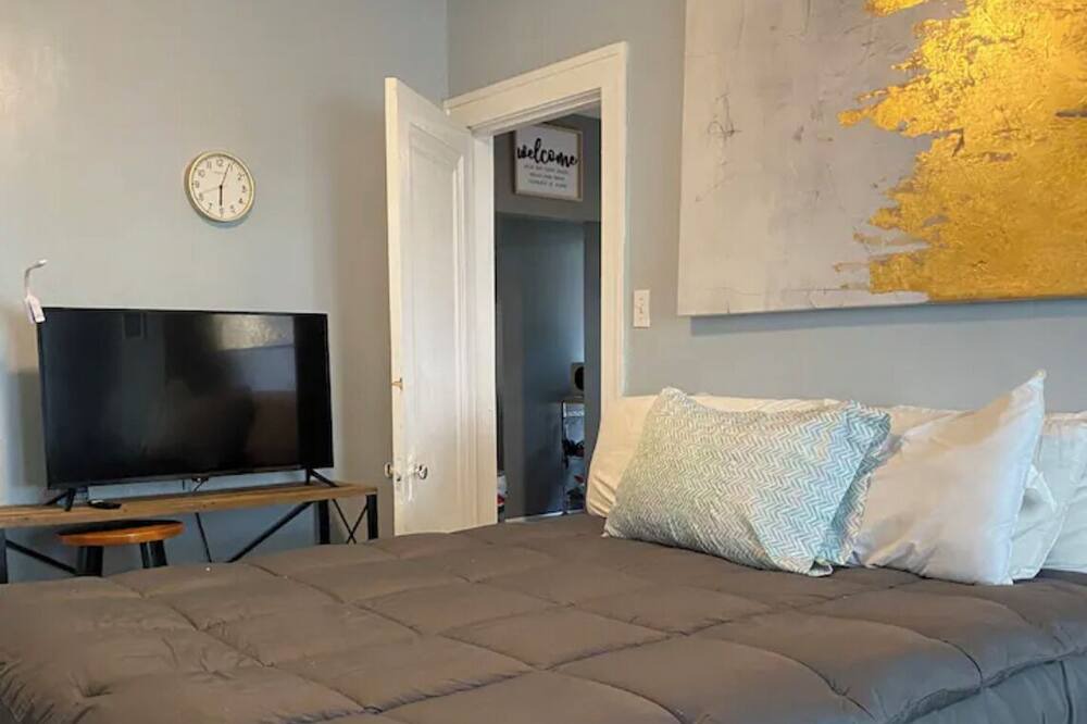 Photo of Bedroom in River Rouge