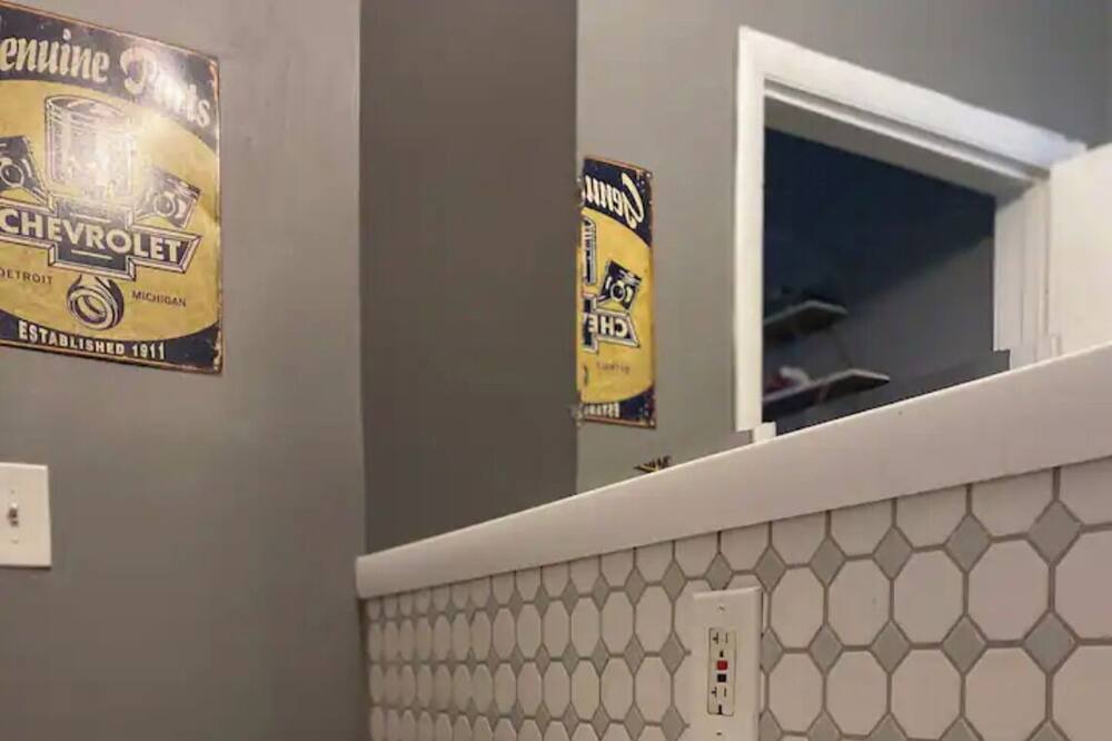 Photo of Bathroom in River Rouge