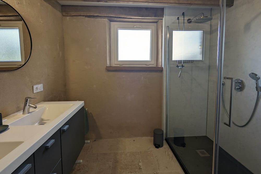 Photo of Bathroom in Celon