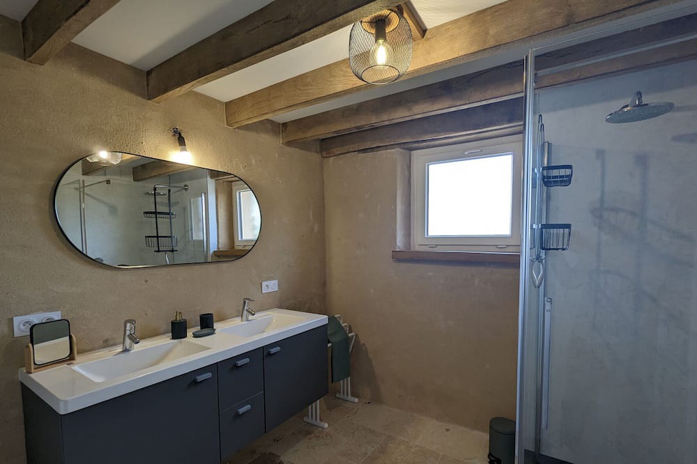 Photo of Bathroom in Celon