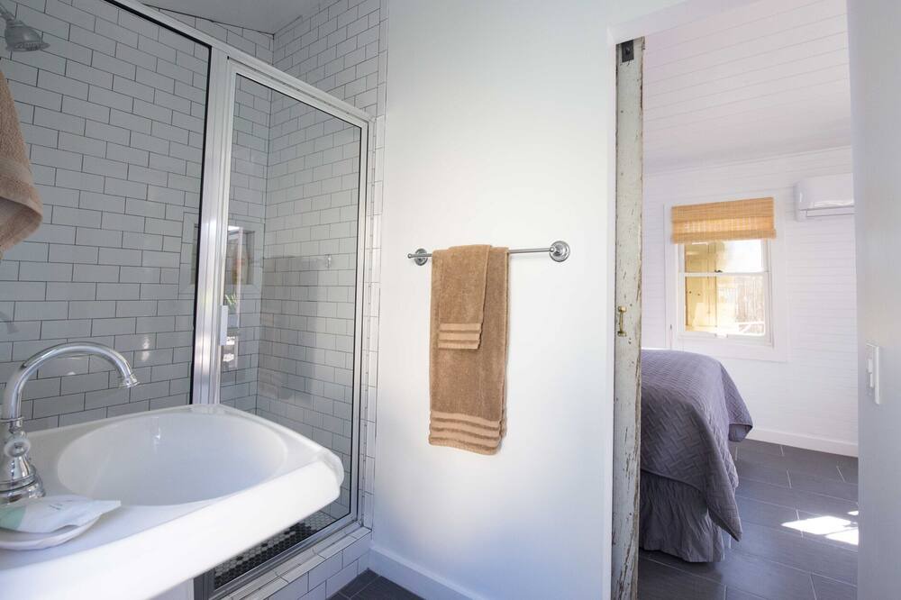 Photo of Bathroom in College Park