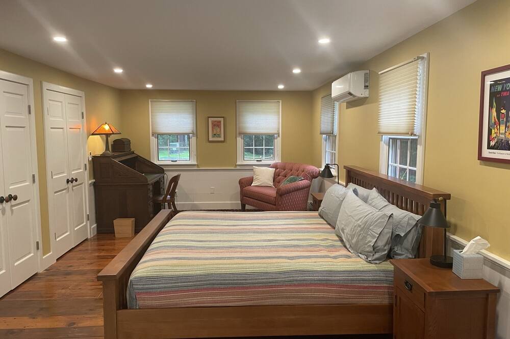 Photo of Bedroom in Williamsville