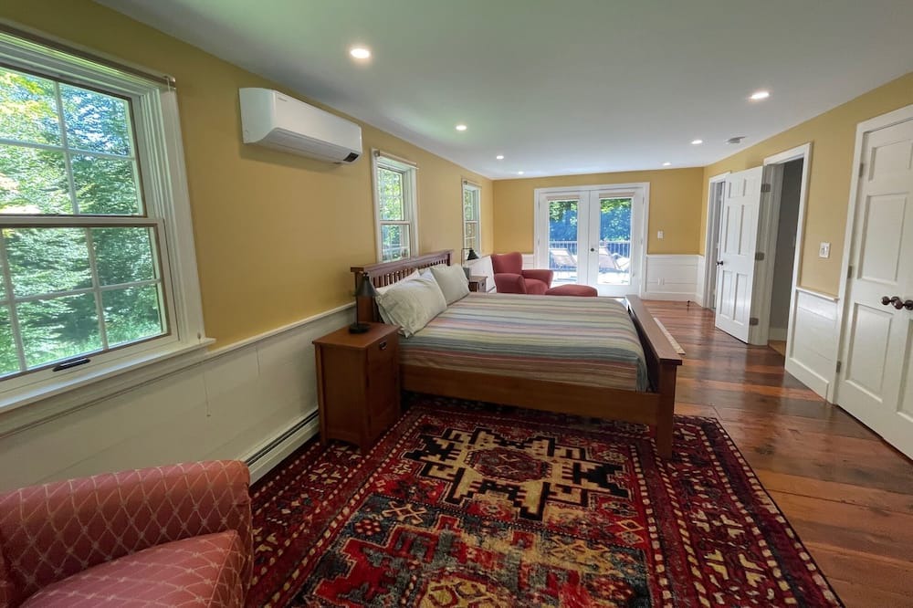 Photo of Bedroom in Williamsville