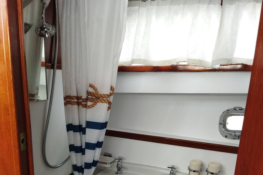 Photo of Bathroom in Eaucourt-sur-Somme