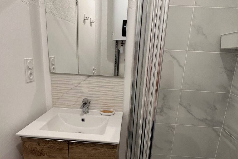 Photo of Bathroom in Saint-Etienne