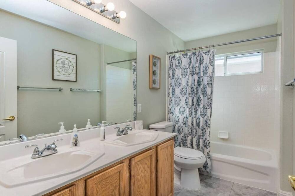Photo of Bathroom in Rhodes Ranch
