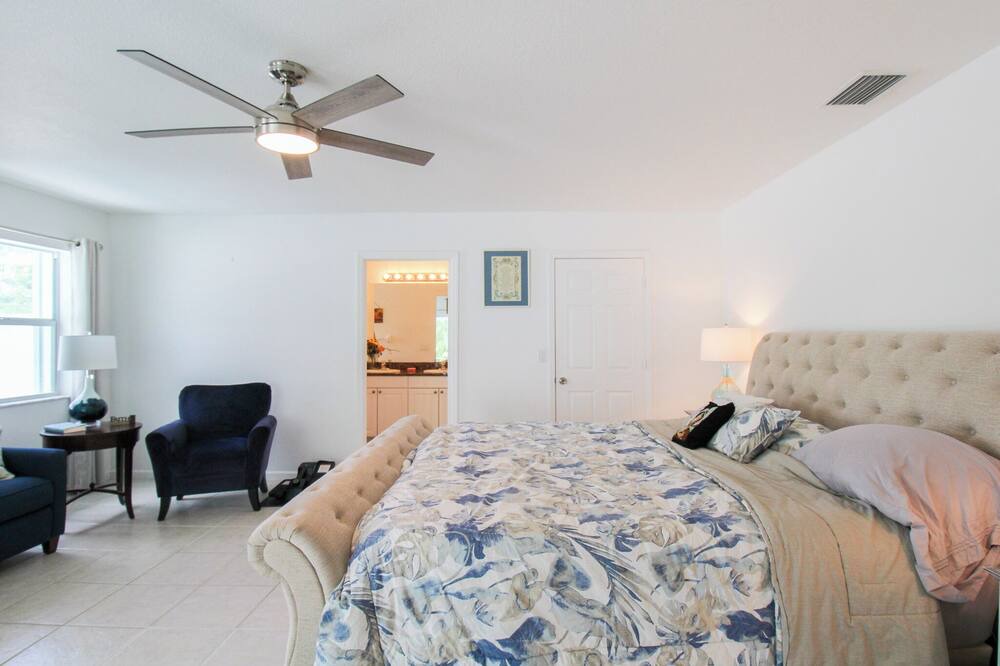 Photo of Bathroom in Gulf Cove