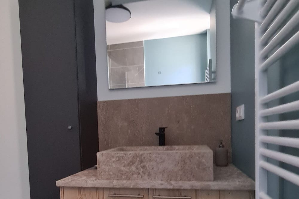 Photo of Bathroom in Falaise