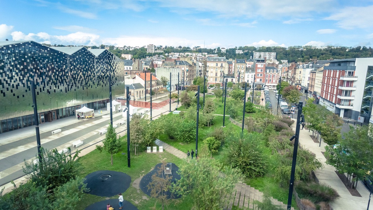 Photo of Outdoor in Anatole France Danton