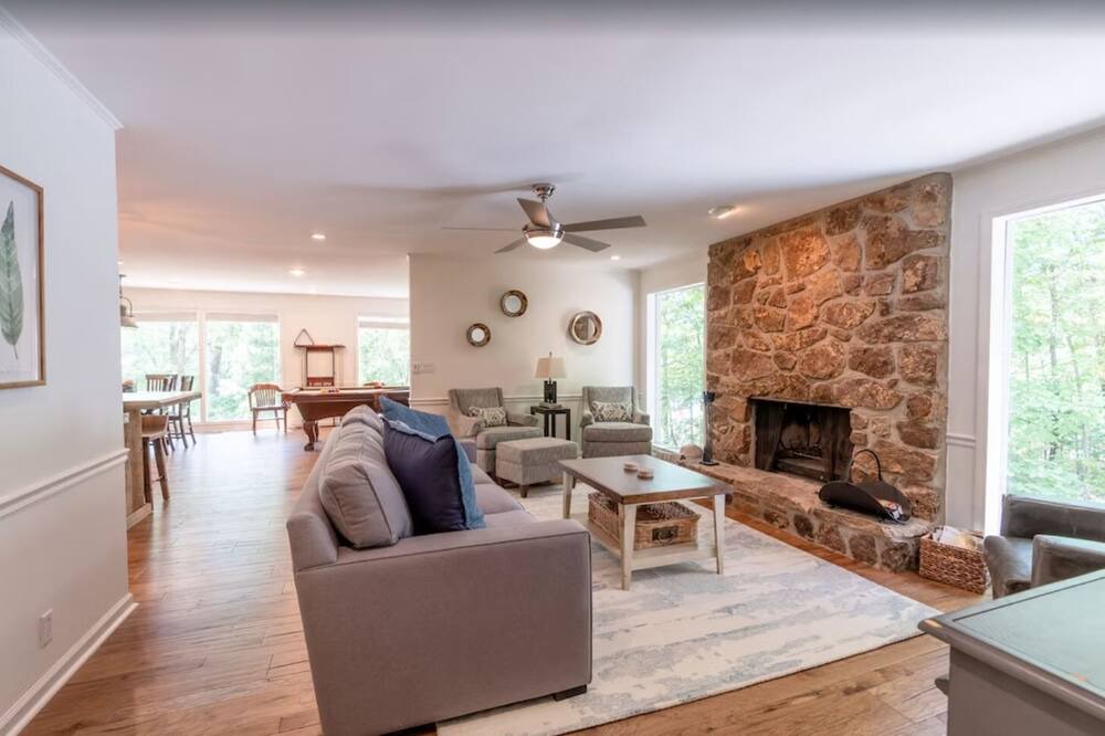 Photo of Livingroom in Fenton