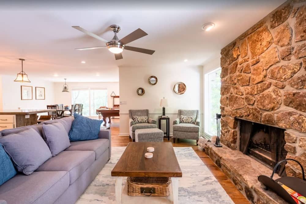 Photo of Livingroom in Fenton