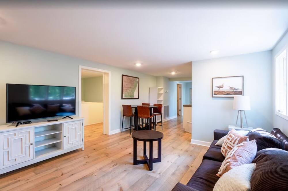Photo of Livingroom in Fenton