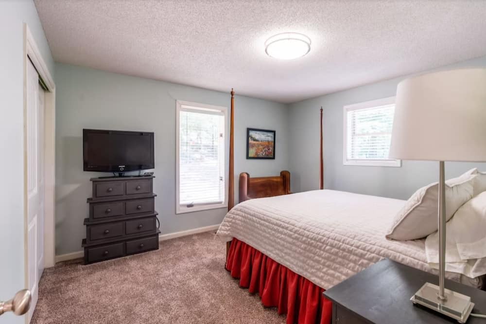 Photo of Bedroom in Fenton