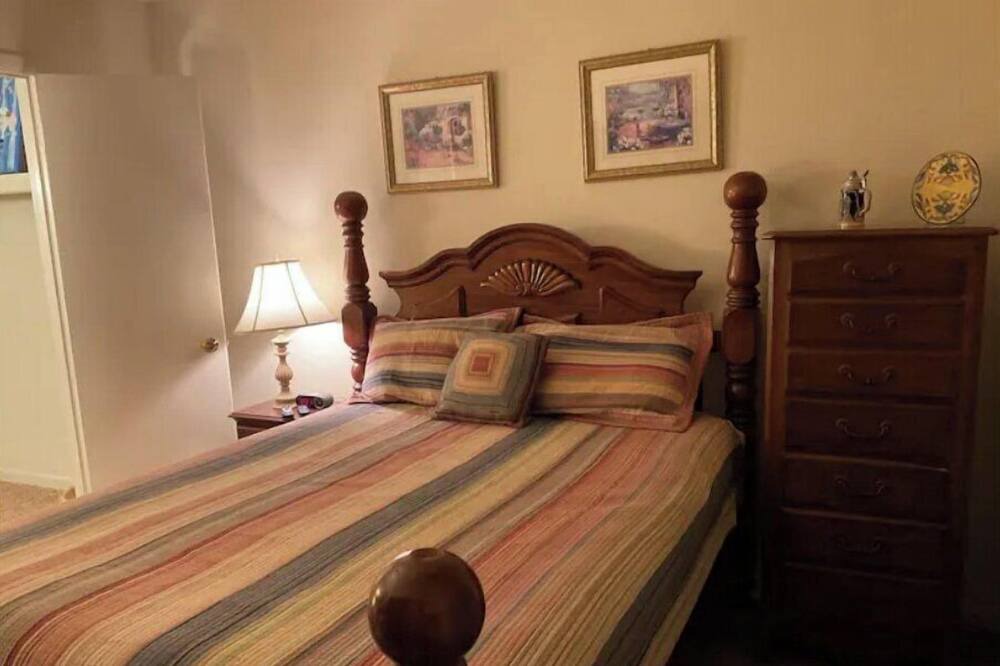 Photo of Bedroom in Roanoke