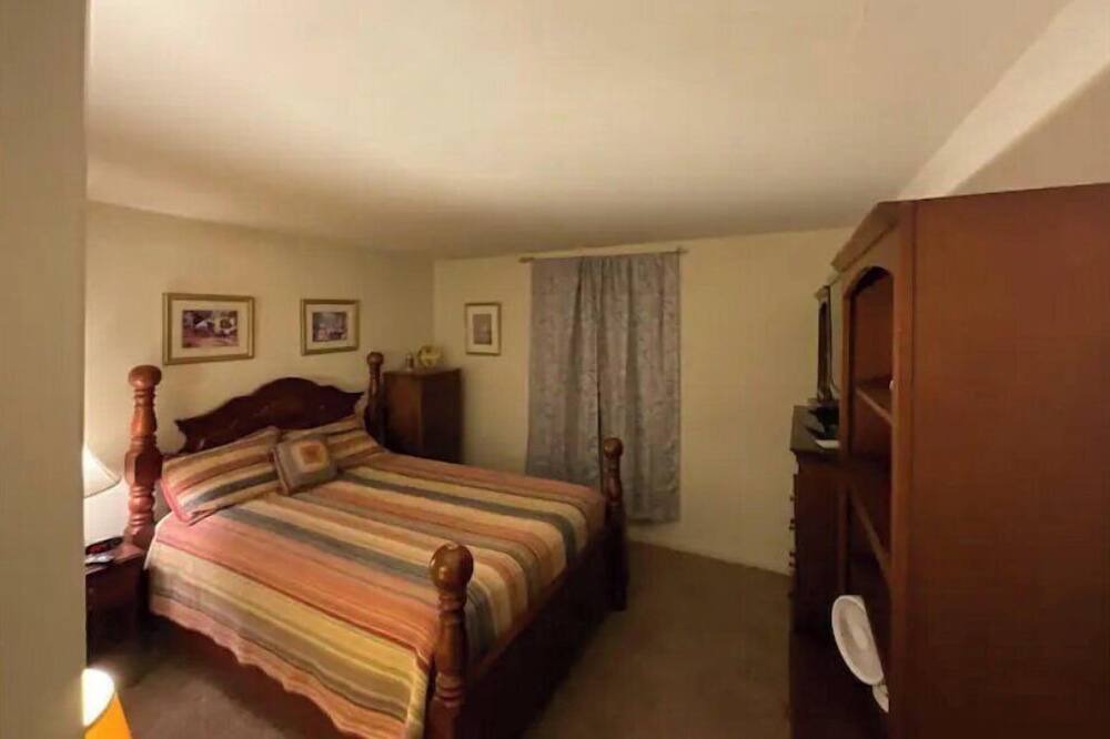 Photo of Bedroom in Roanoke