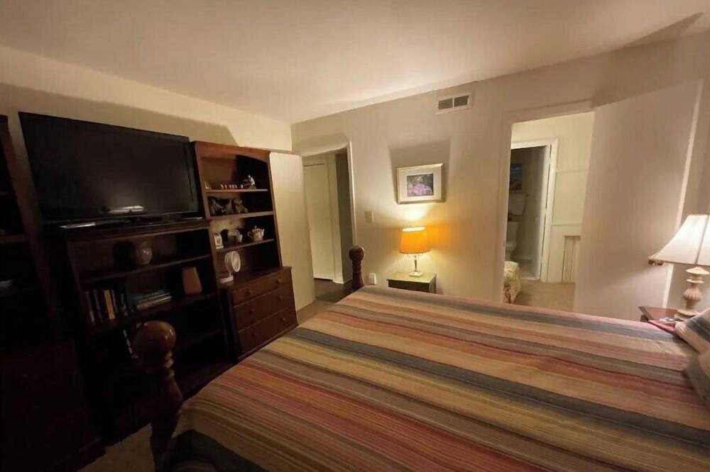Photo of Bedroom in Roanoke