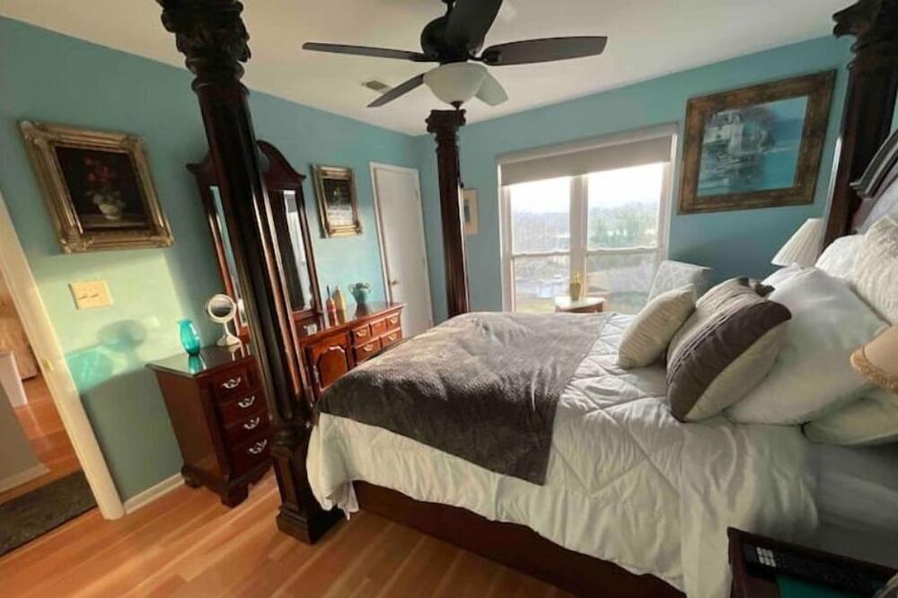 Photo of Bedroom in Cave Spring