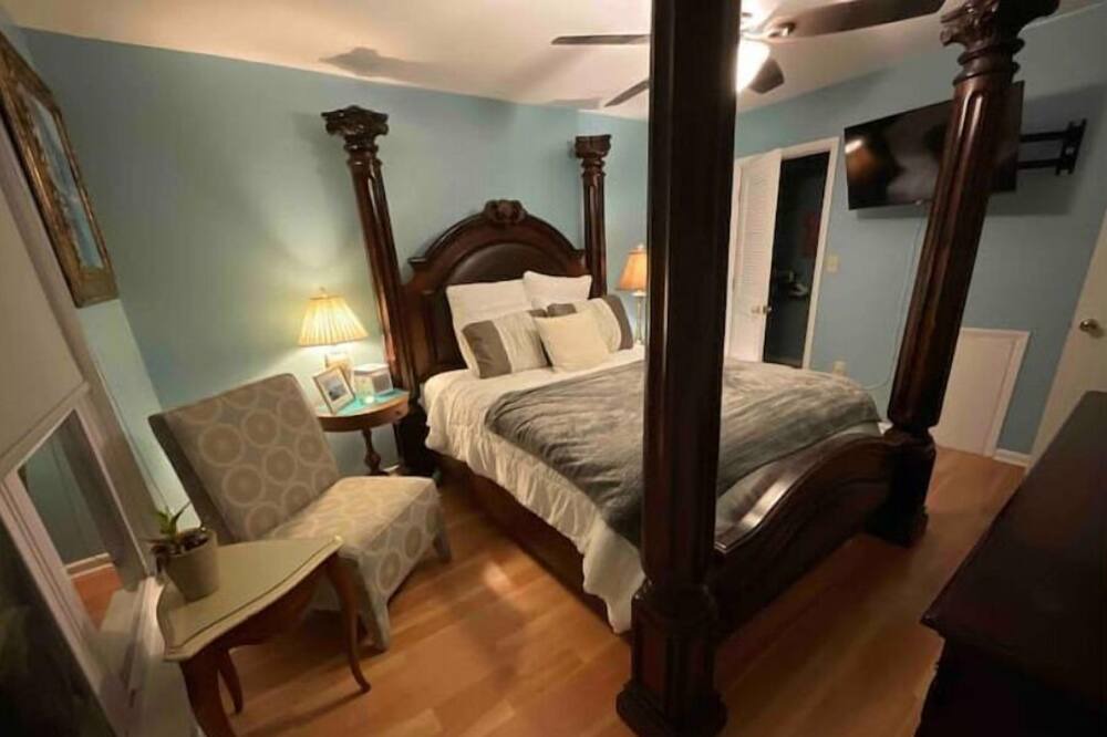 Photo of Bedroom in Cave Spring
