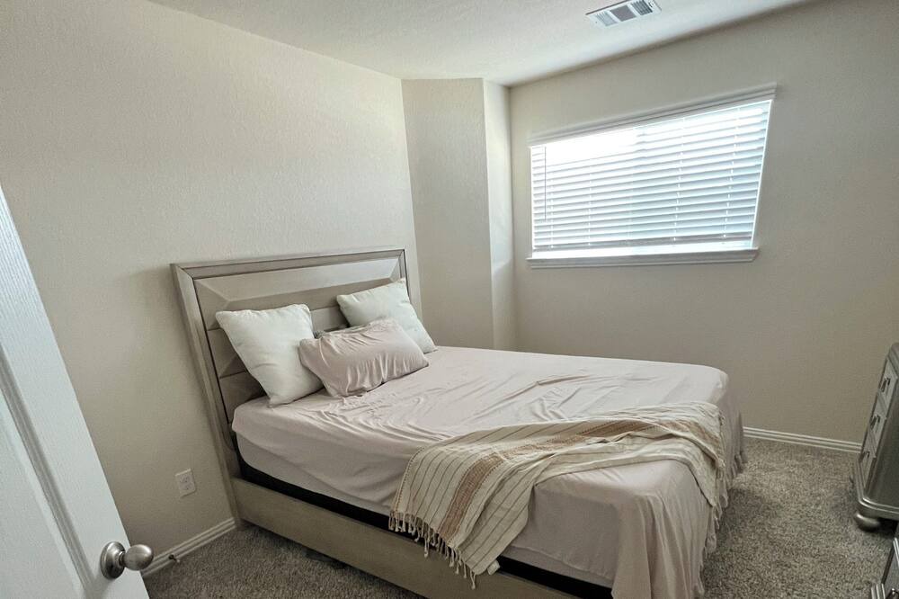 Photo of Bedroom in Katy