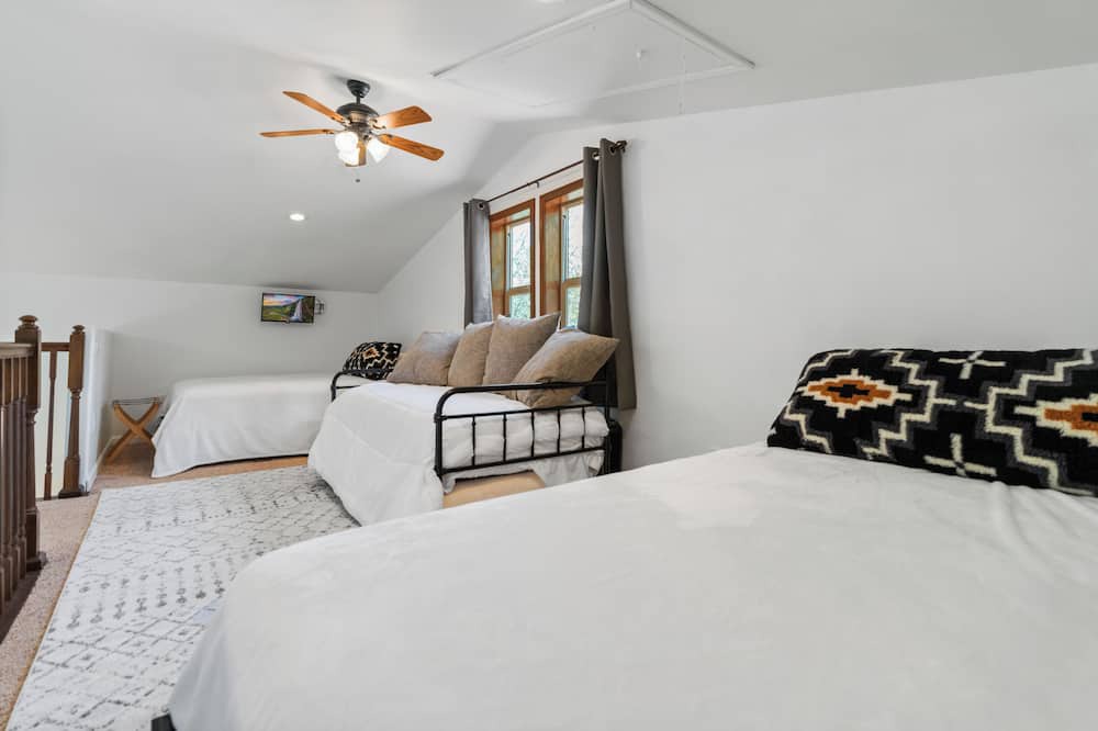 Photo of Bedroom in Munds Park