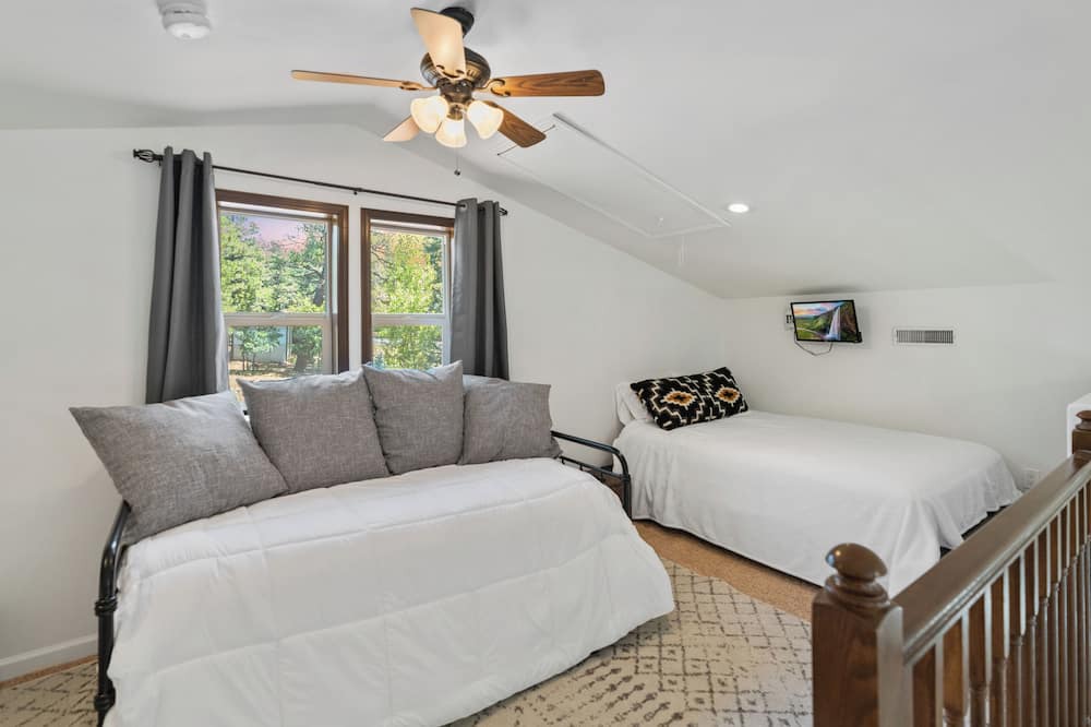 Photo of Bedroom in Munds Park