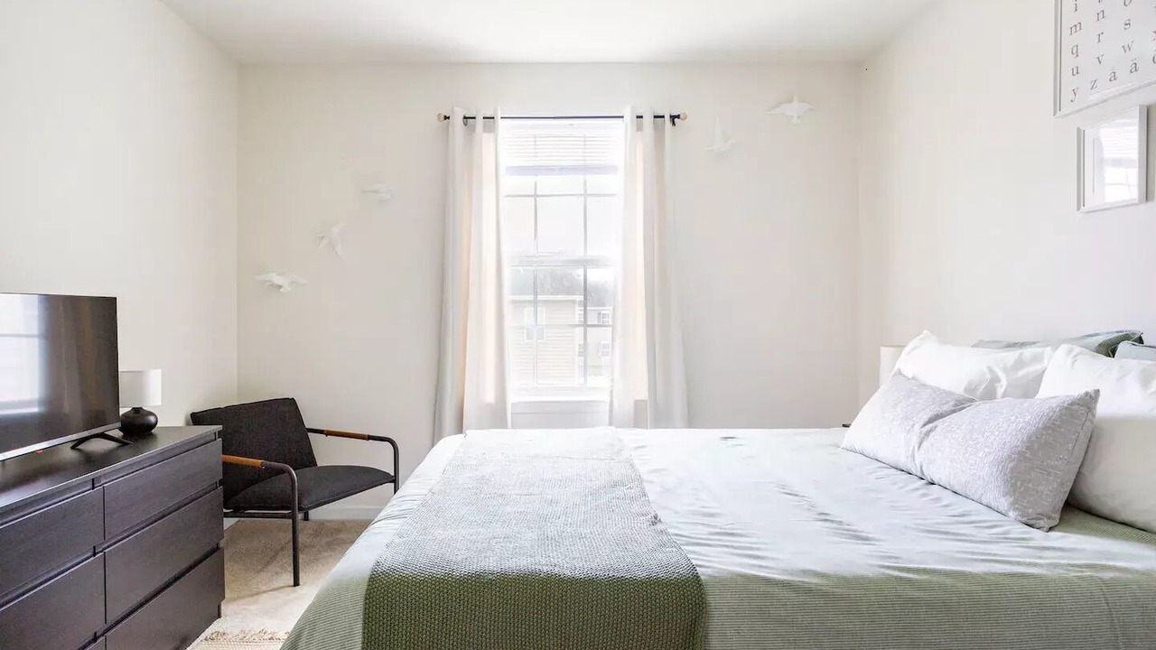 Photo of Bedroom in Newark