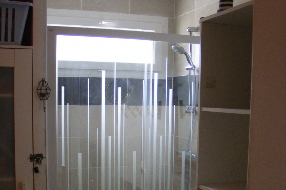 Photo of Bathroom in Noyant-de-Touraine