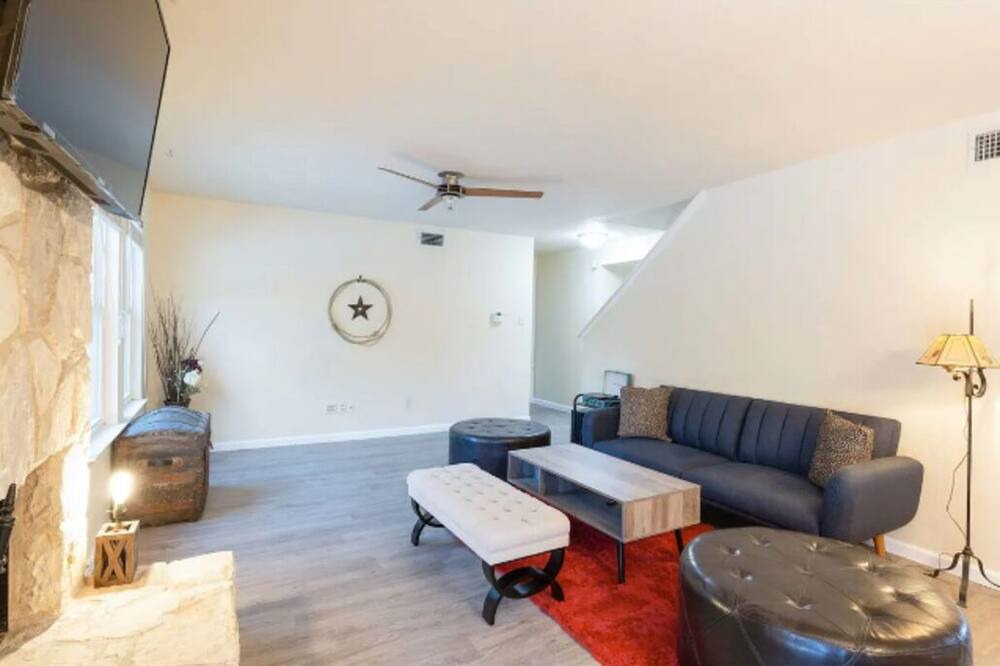 Photo of Livingroom in Anderson Mill