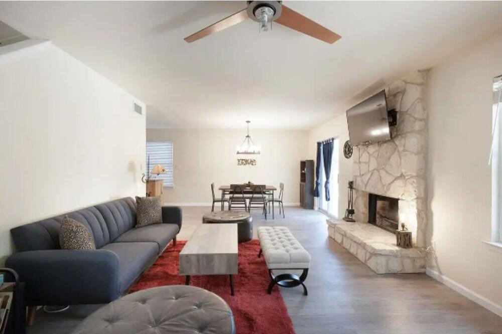 Photo of Livingroom in Anderson Mill