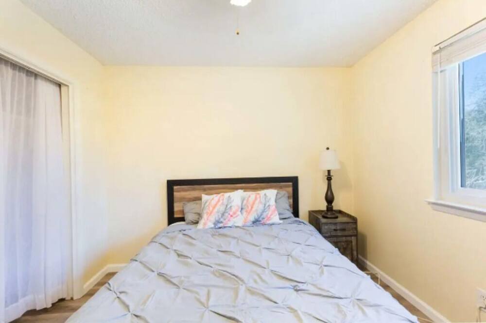Photo of Bedroom in Anderson Mill
