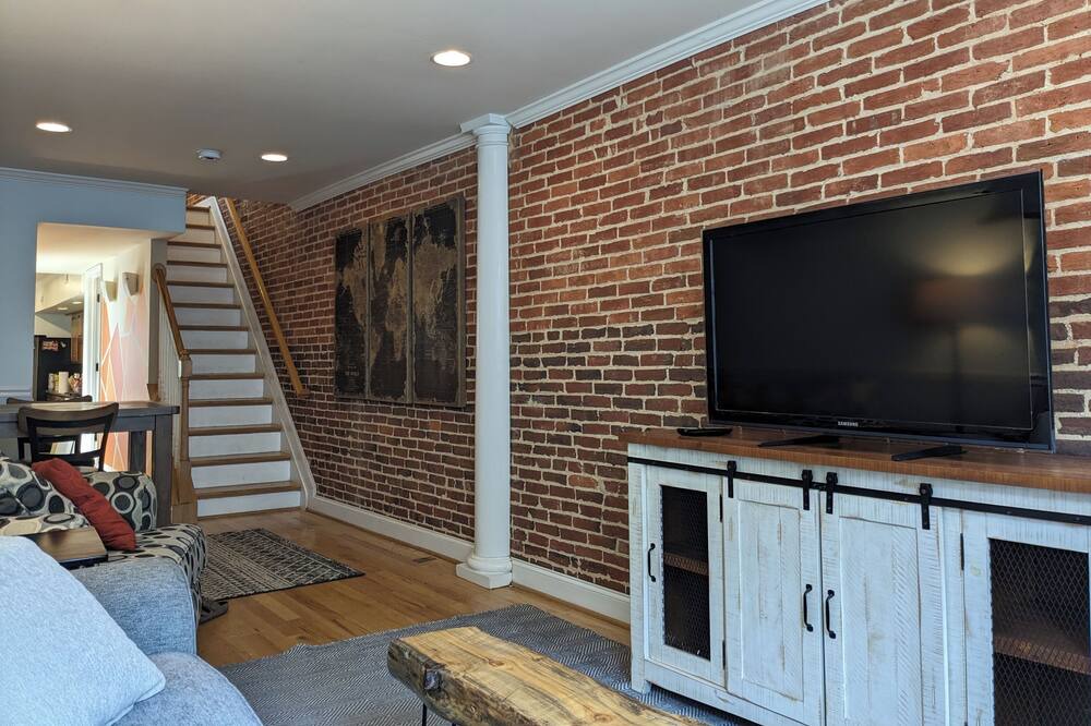 Photo of Livingroom in Upper Fells Point