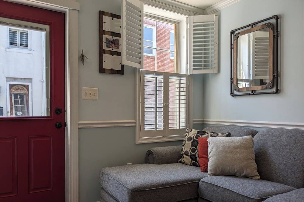 Photo of Livingroom in Upper Fells Point