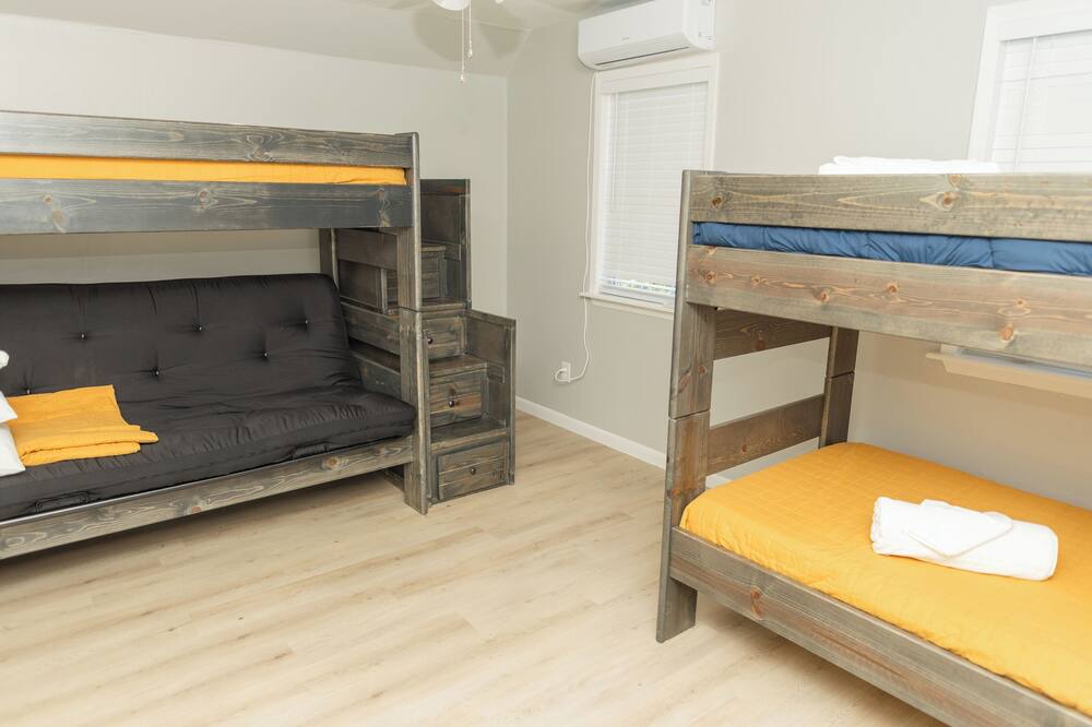 Photo of Bedroom in Sulphur