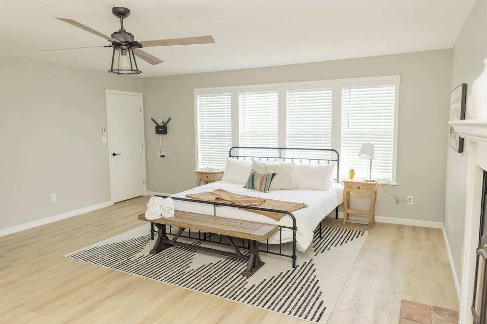 Photo of Bedroom in Sulphur