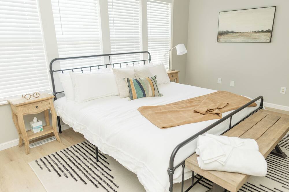 Photo of Bedroom in Sulphur