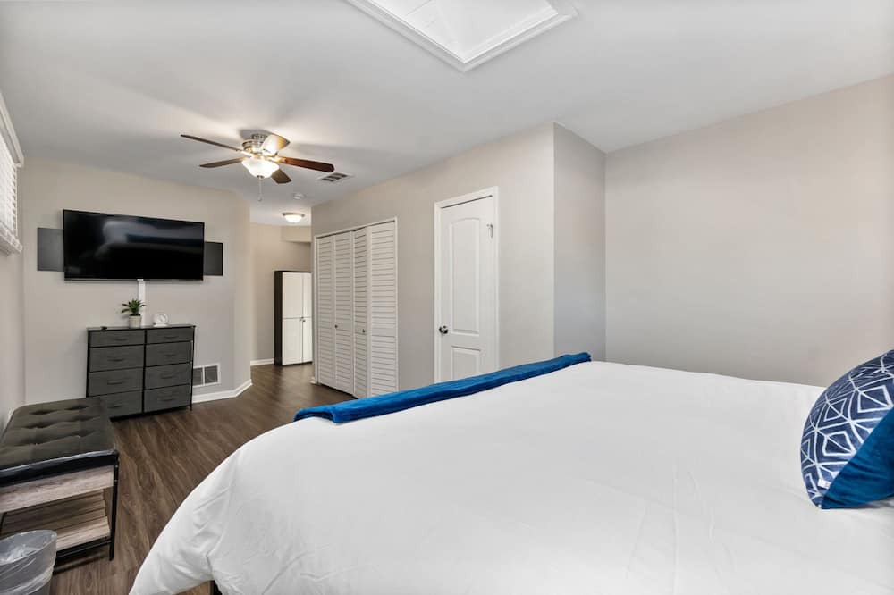 Photo of Bedroom in Oak Lawn