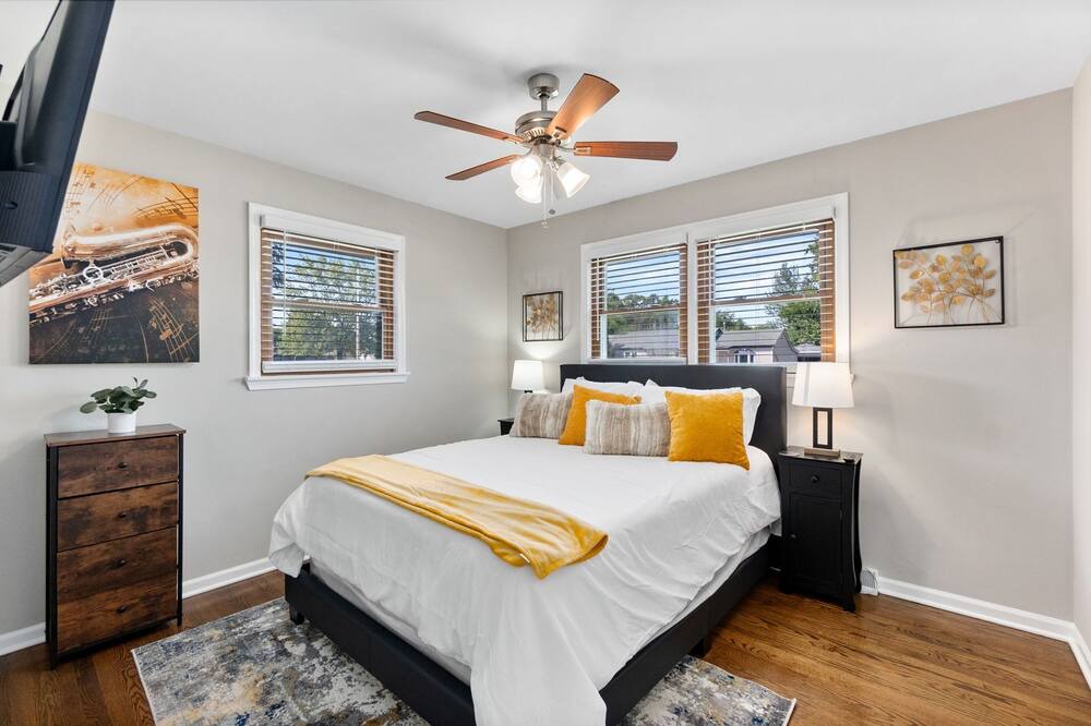 Photo of Bedroom in Oak Lawn