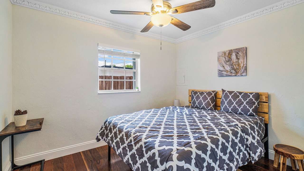Photo of Bedroom in Oakland Park