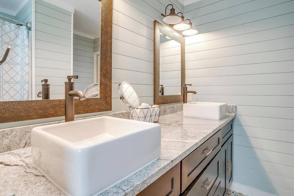 Photo of Bathroom in Gordon