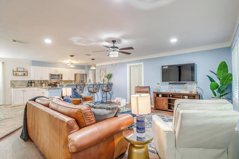 Photo of Livingroom in Gordon