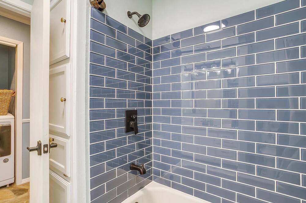Photo of Bathroom in Gordon