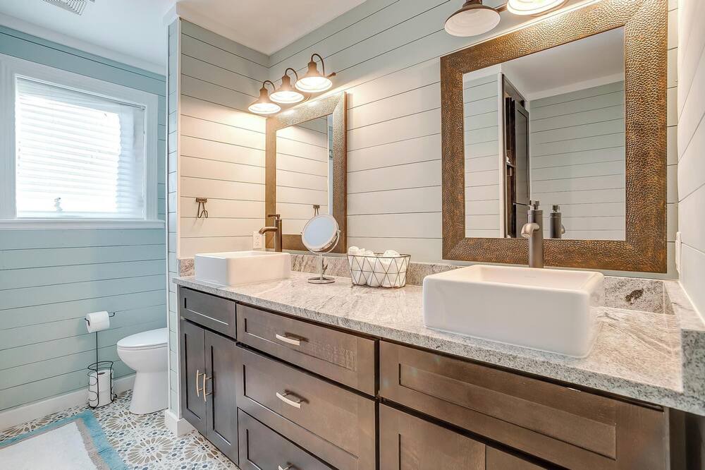 Photo of Bathroom in Gordon