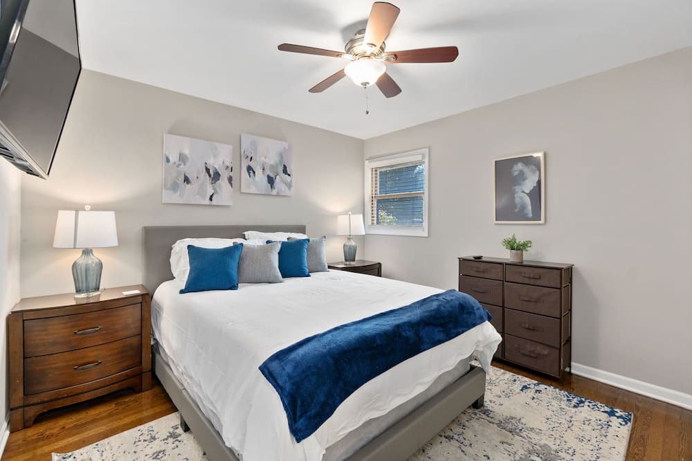 Photo of Bedroom in Oak Lawn