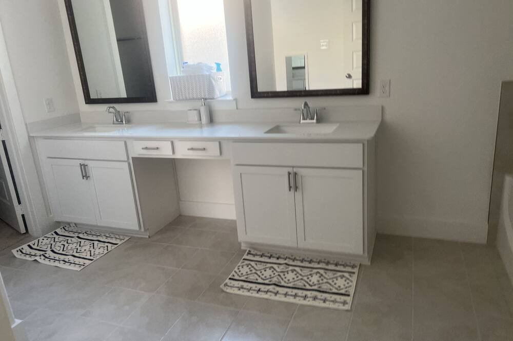 Photo of Bathroom in Fate