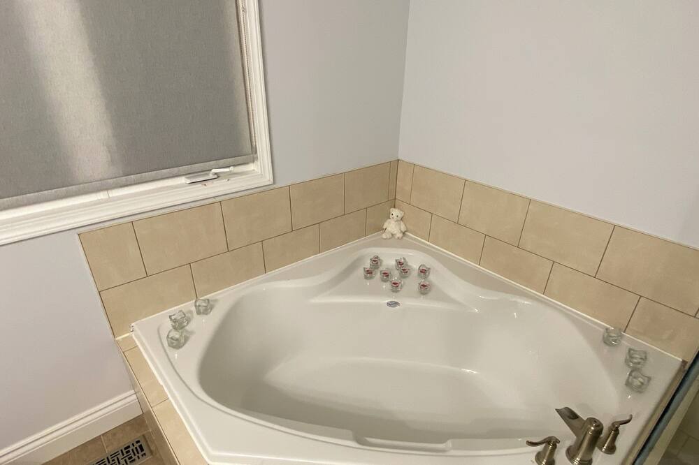 Photo of Bathroom in Georgina