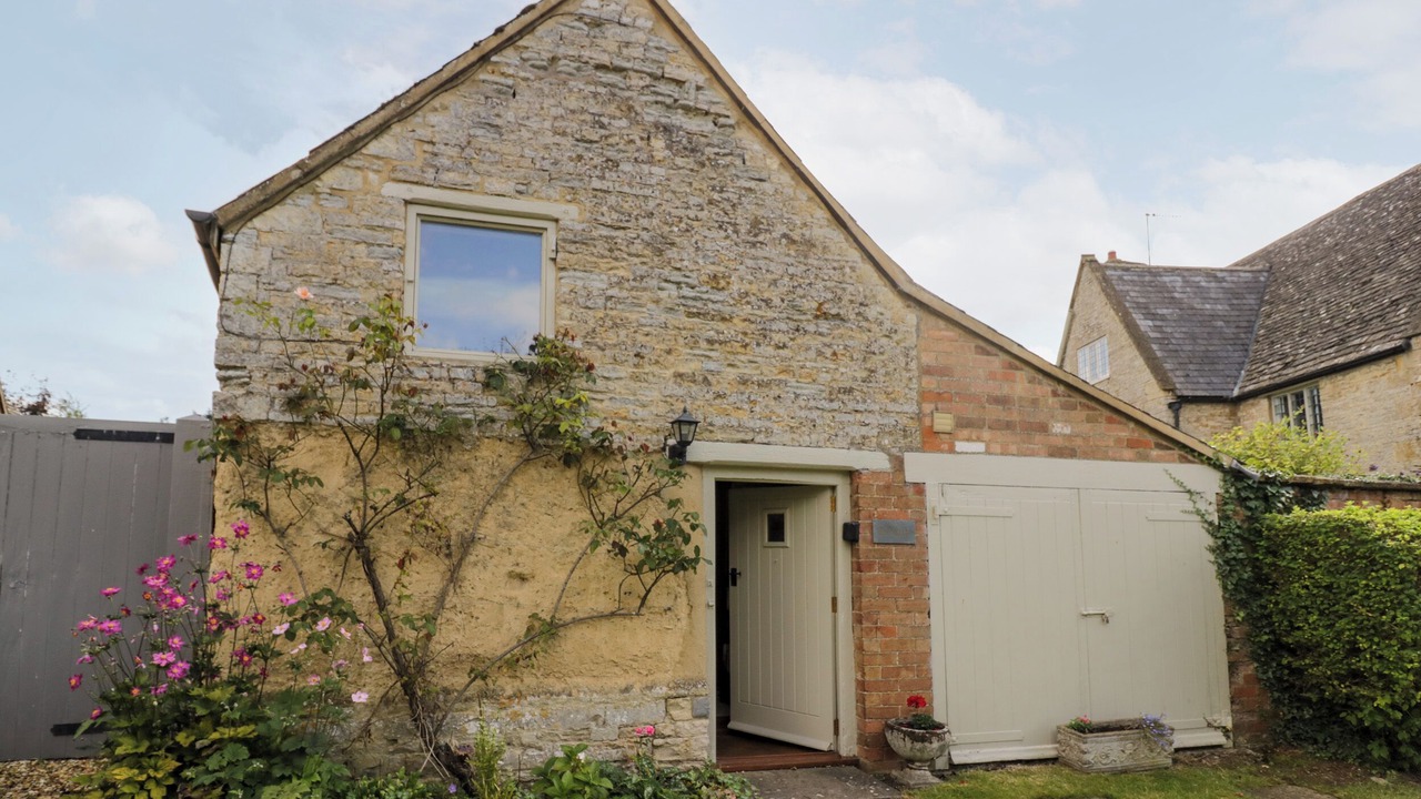 Photo of Outdoor in Halford